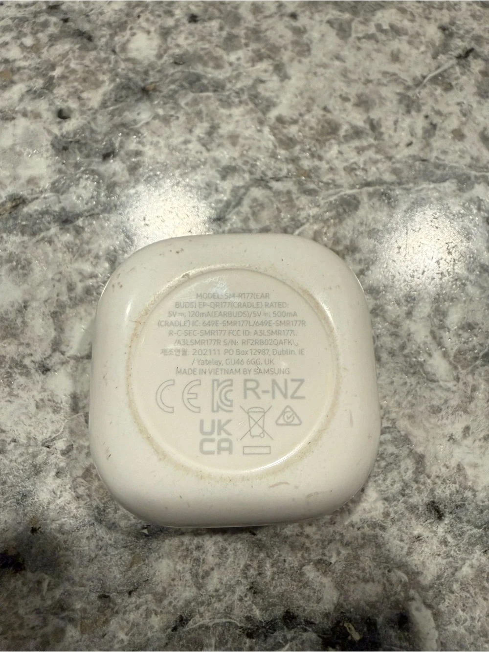 Samsung White Wireless Earbuds Charging Case